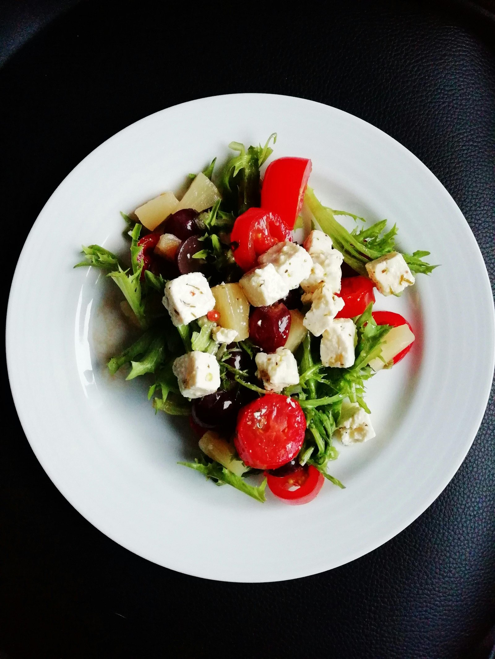 Kinoalı Akdeniz salatası
